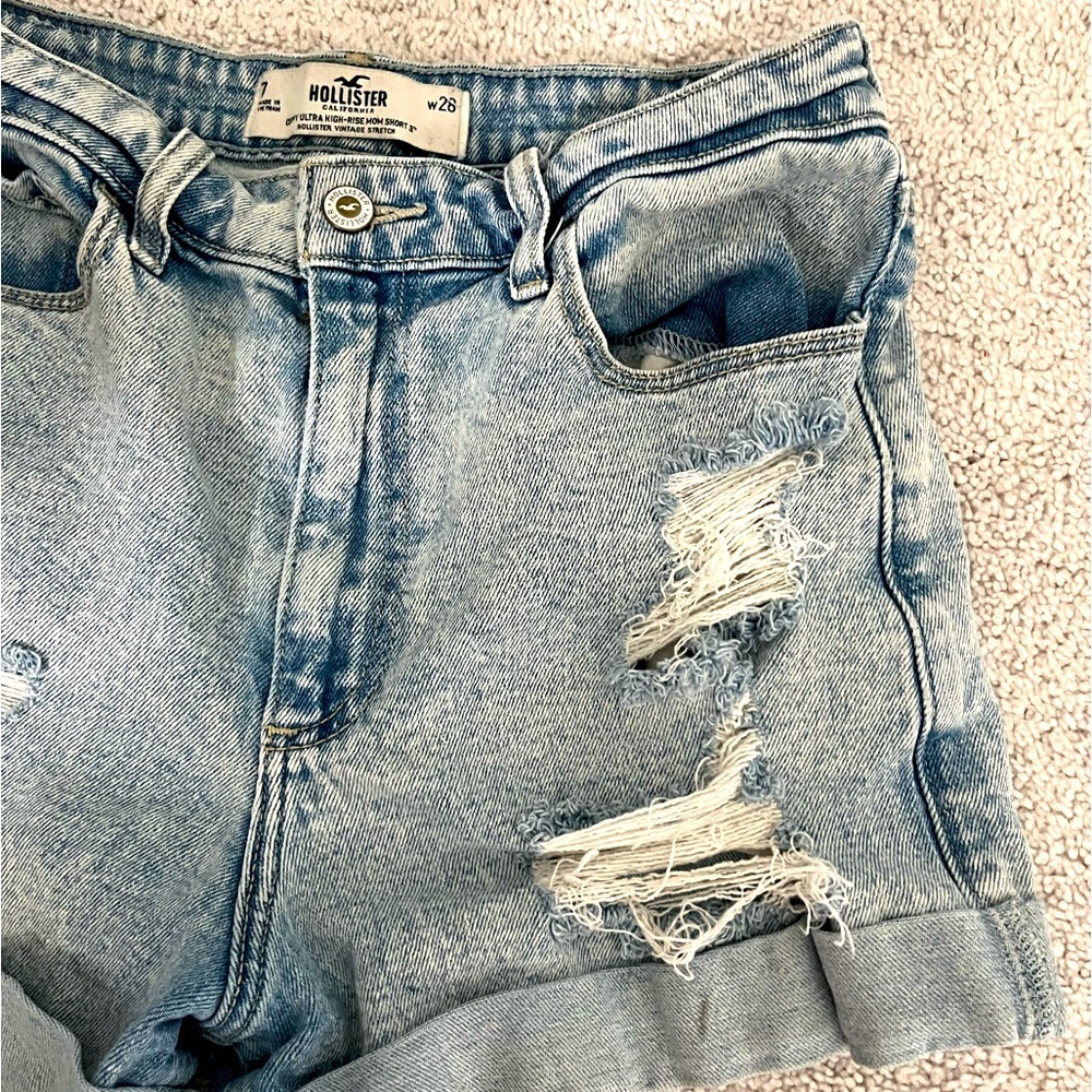 Hollister Curvy Ultra High Rise Mom Short